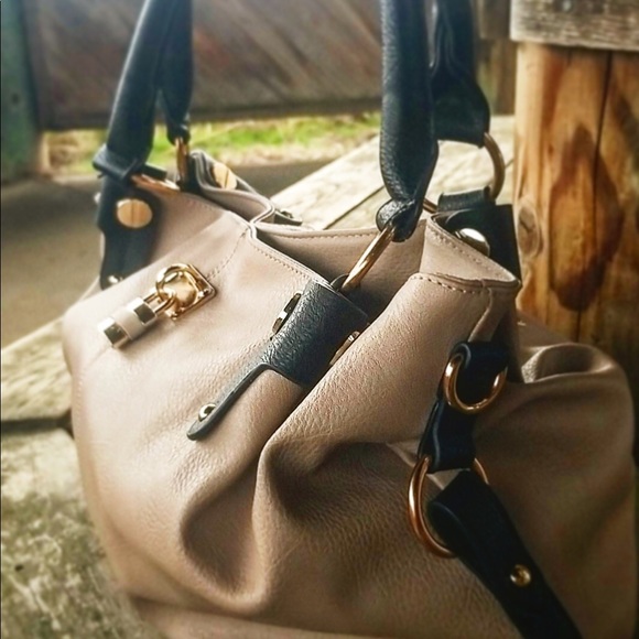 Kathy Ireland Cream Colored Purse!!!👜💛 - Picture 6 of 6